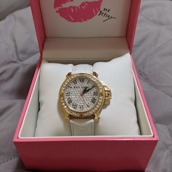 Betsey Johnson watch - Picture 2 of 2